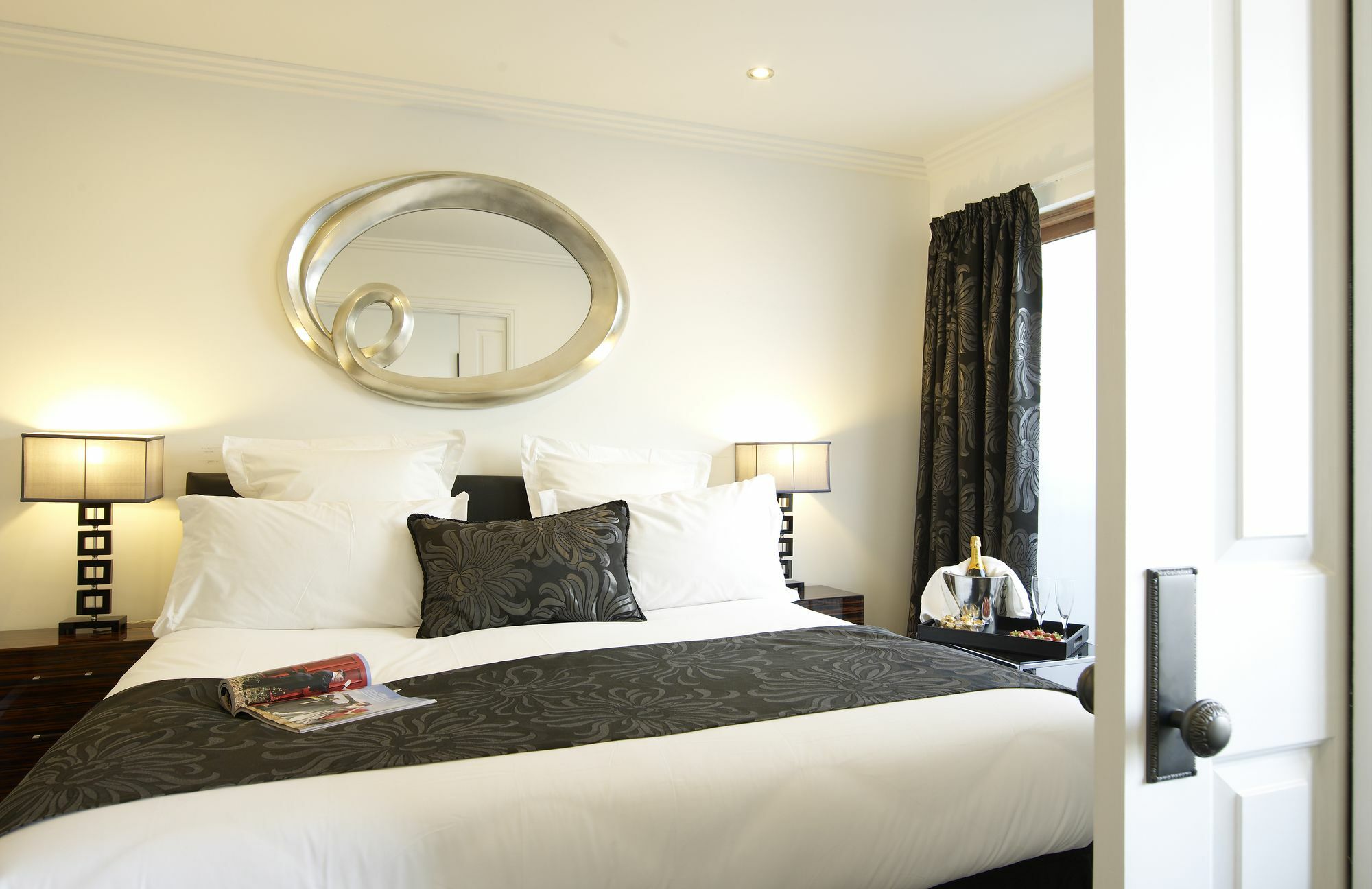 Strozzi Palace Suites By Mansley Cheltenham Kültér fotó